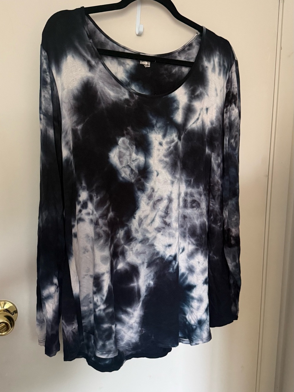 Women’s Long Sleeve Tie-Dye Tee - Black & White